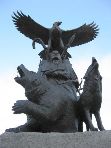 Indigenous%20Veterans%20Day%20-%20photo%20of%20memorial%20statue.JPG