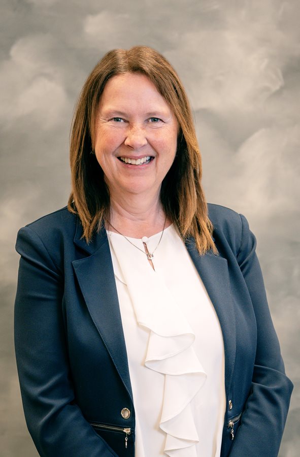 Headshot photo of Lorraine Farmer