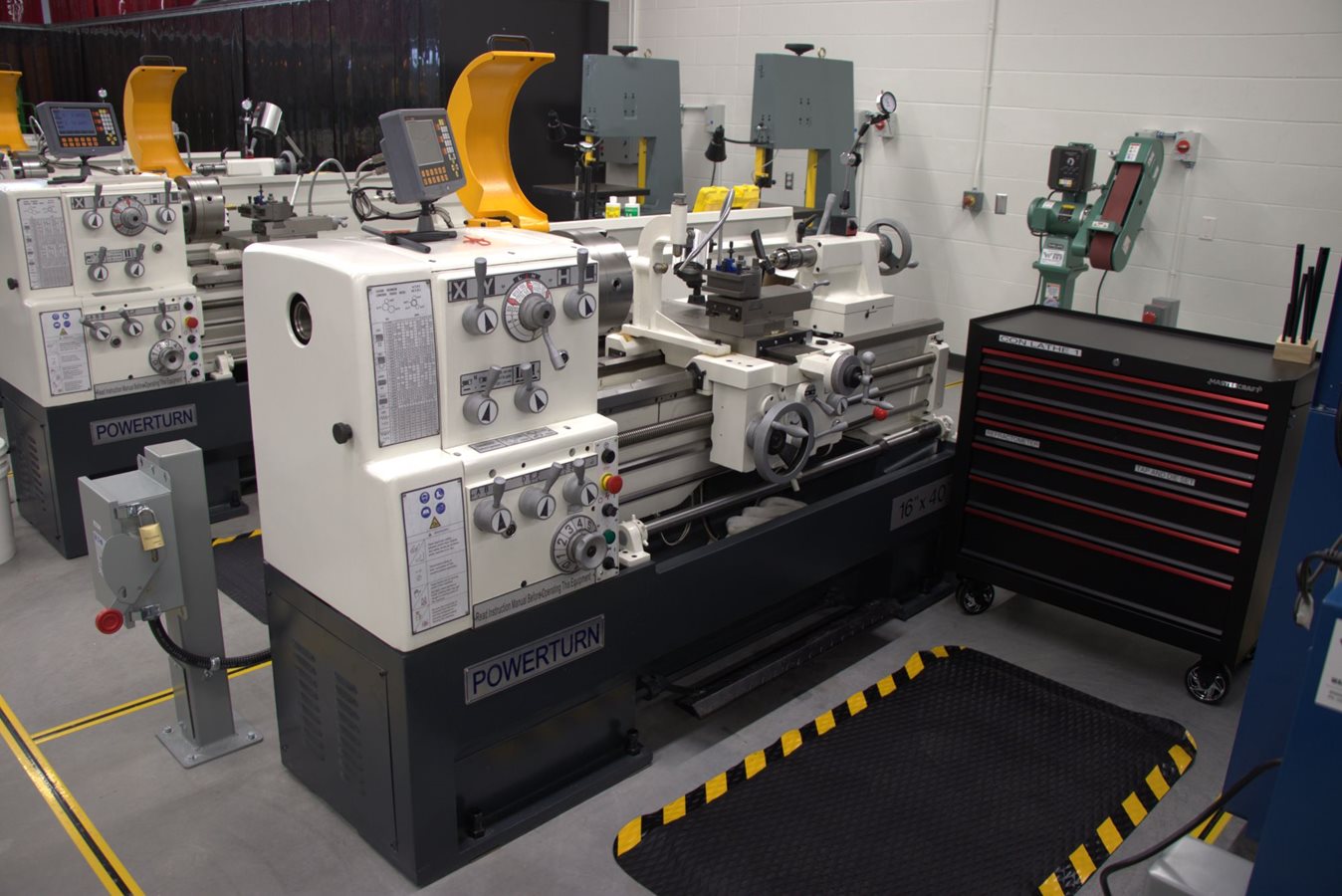 Equipment for the machining program in the Technical Vocational Education facility