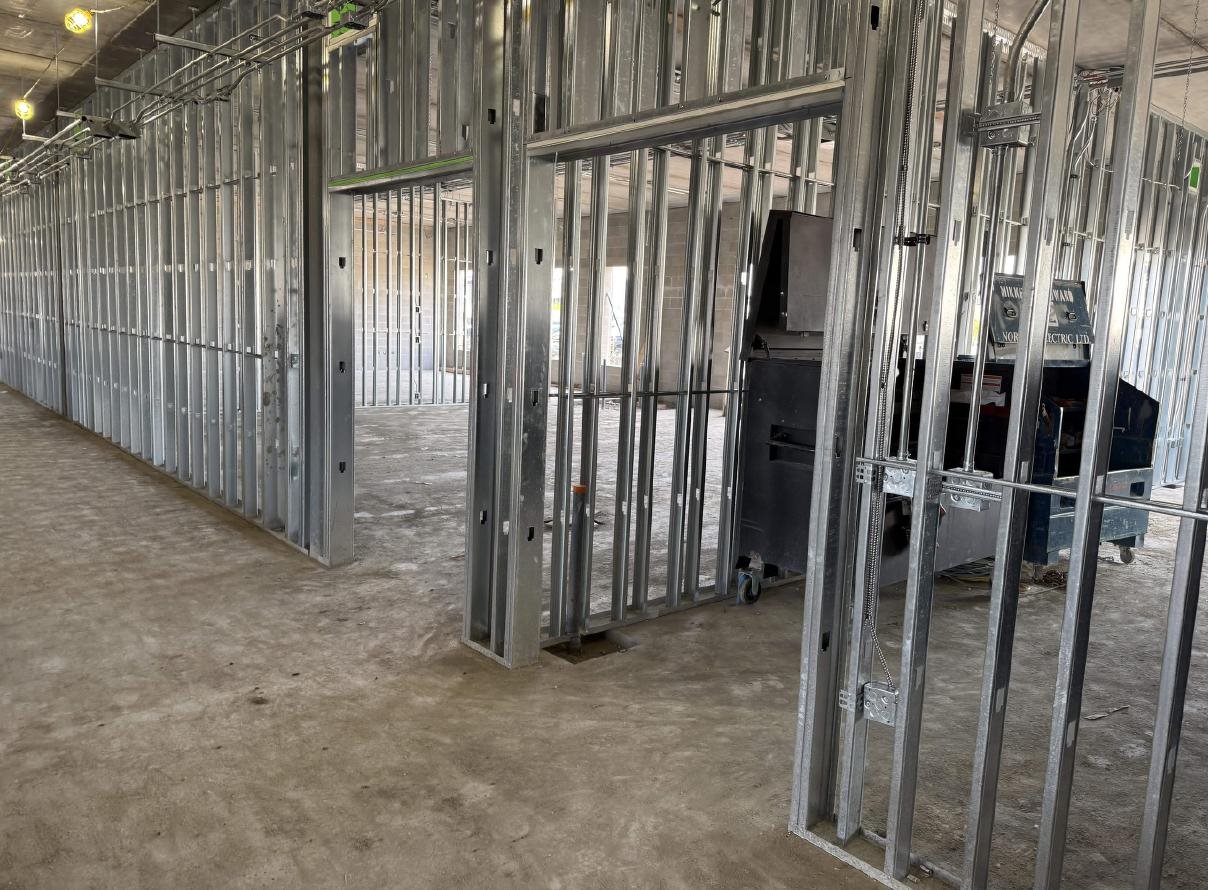 École kā-iIskonākwahk School construction site. Classroom and interior framing being installed.