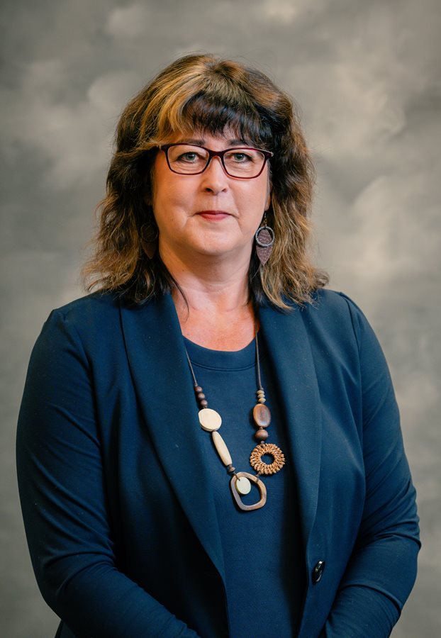 Headshot photo of Shelley Amos